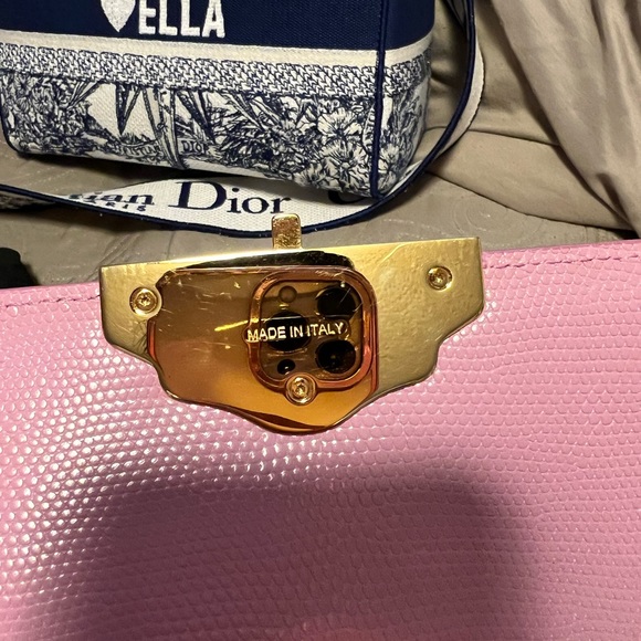 SOLD Dolce & Gabbana pink Lucia bag with bee decorated - Picture 7 of 16